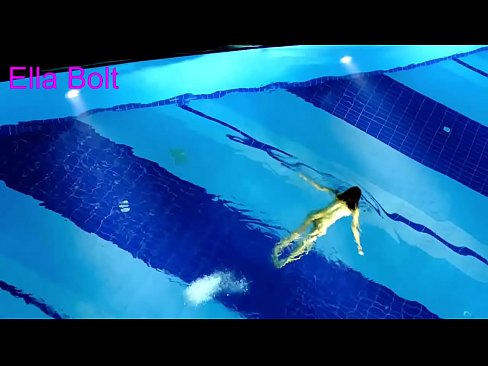 ❤️ Não consigo parar de ver, jovem loira apanhada a nadar nua na piscina da estância balnear ELLA BOLT ️❌ Sexo superior em porno pt.super-vip.top